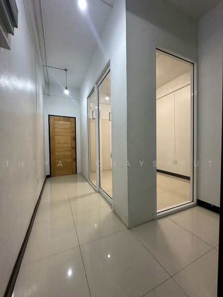 MRTลาดพร้าว, Bangkok, Chan Kasem, Chatuchak, Bangkok, 6 Bedrooms, 300 sqm, Townhouse For Rent, by Thiya Chaysabut, 500476811 - DDproperty.com