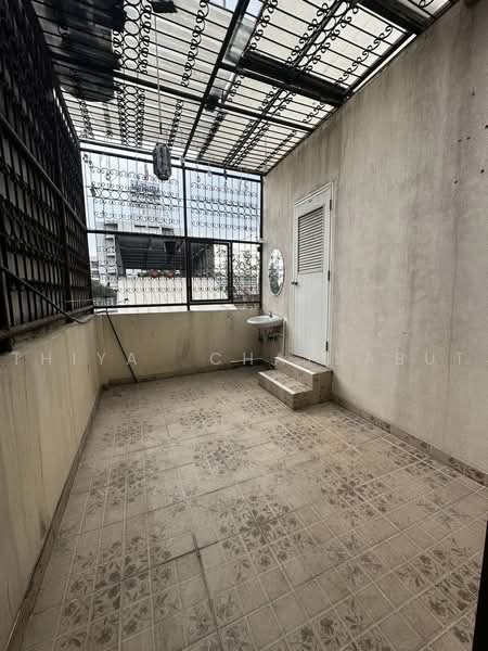 MRTลาดพร้าว, Bangkok, Chan Kasem, Chatuchak, Bangkok, 6 Bedrooms, 300 sqm, Townhouse For Rent, by Thiya Chaysabut, 500476811 - DDproperty.com