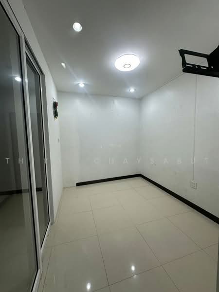 MRTลาดพร้าว, กรุงเทพ, จันทรเกษม, จตุจักร, กรุงเทพ, 300 ตร.ม., ทาวน์เฮ้าส์ ให้เช่า, โดย Thiya Chaysabut, 500476811 - DDproperty.com