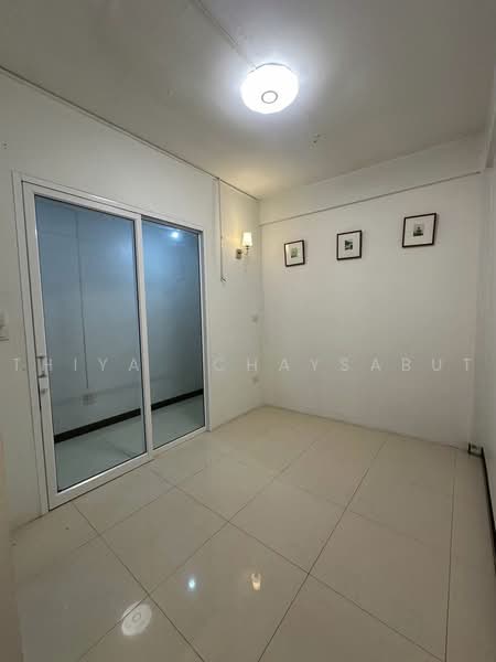 MRTลาดพร้าว, Bangkok, Chan Kasem, Chatuchak, Bangkok, 6 Bedrooms, 300 sqm, Townhouse For Rent, by Thiya Chaysabut, 500476811 - DDproperty.com