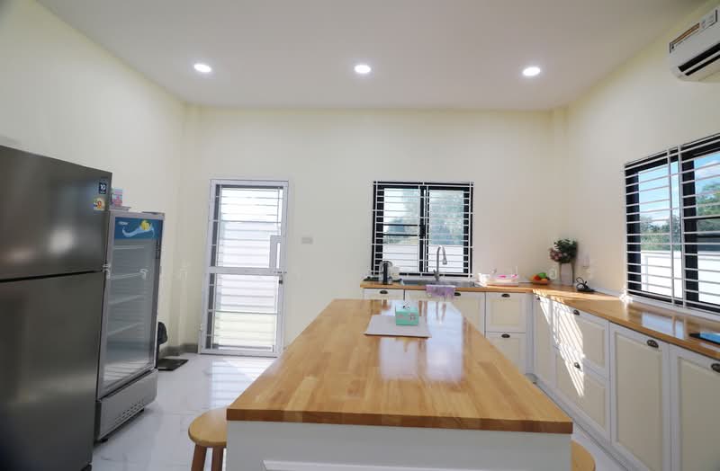 ขายบ้านหรู 3 ห้องนอน ในหมู่บ้านมูน จังหวัดอุดรธานี, อุดรธานี, หมูม่น, เมืองอุดรธานี, อุดรธานี, 265 ตร.ม., บ้านเดี่ยว ขาย, โดย วีรภัทรา ดาร์เปอร์, 500476888 - DDproperty.com