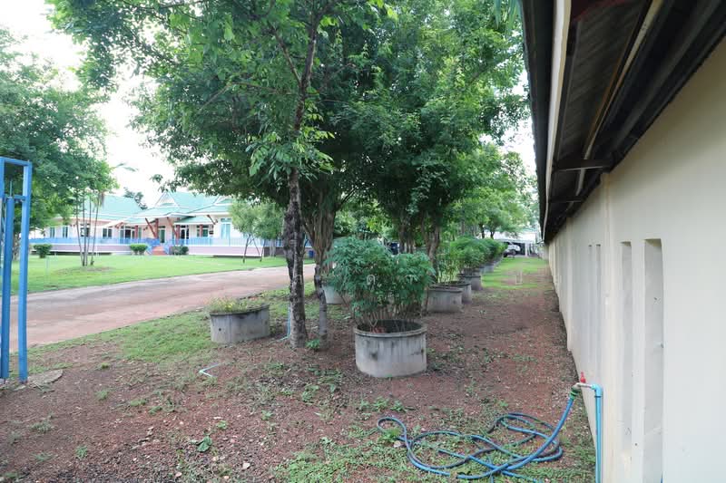 บ้านเดี่ยวหรู 4 ห้องนอน 5 ห้องน้ำ พร้อมที่ดิน 6 ไร่ ในโครงการวานนท์นิวาส อำเภอสกลนคร, สกลนคร, วานรนิวาส, สกลนคร, 215 ตร.ม., บ้านเดี่ยว ขาย, โดย วีรภัทรา ดาร์เปอร์, 500476895 - DDproperty.com