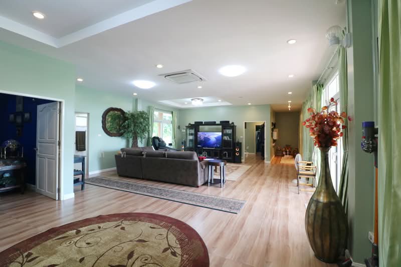 Luxury 4 Brm 5 Bth Home with 6 Rai Land in Wanon Niwat, Sakon Nakhon, Wanon Niwat, Sakon Nakhon, 4 Bedrooms, 215 sqm, Single Detached House For Sale, by วีรภัทรา ดาร์เปอร์, 500476895 - DDproperty.com