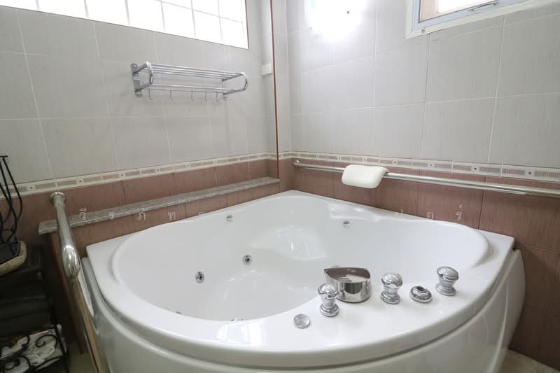Luxury 4 Brm 5 Bth Home with 6 Rai Land in Wanon Niwat, Sakon Nakhon, Wanon Niwat, Sakon Nakhon, 4 Bedrooms, 215 sqm, Single Detached House For Sale, by วีรภัทรา ดาร์เปอร์, 500476895 - DDproperty.com