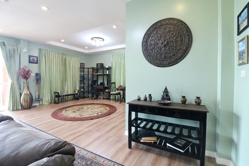 บ้านเดี่ยวหรู 4 ห้องนอน 5 ห้องน้ำ พร้อมที่ดิน 6 ไร่ ในโครงการวานนท์นิวาส อำเภอสกลนคร, สกลนคร, วานรนิวาส, สกลนคร, 215 ตร.ม., บ้านเดี่ยว ขาย, โดย วีรภัทรา ดาร์เปอร์, 500476895 - DDproperty.com