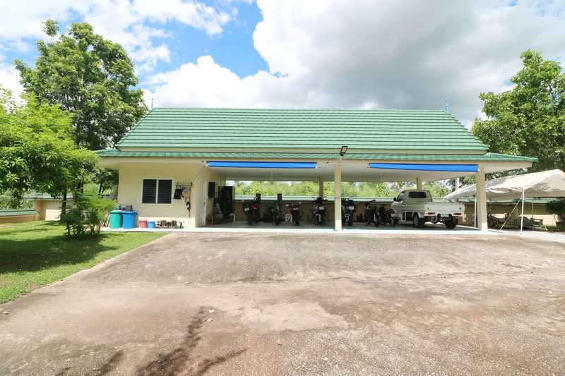 บ้านเดี่ยวหรู 4 ห้องนอน 5 ห้องน้ำ พร้อมที่ดิน 6 ไร่ ในโครงการวานนท์นิวาส อำเภอสกลนคร, สกลนคร, วานรนิวาส, สกลนคร, 215 ตร.ม., บ้านเดี่ยว ขาย, โดย วีรภัทรา ดาร์เปอร์, 500476895 - DDproperty.com