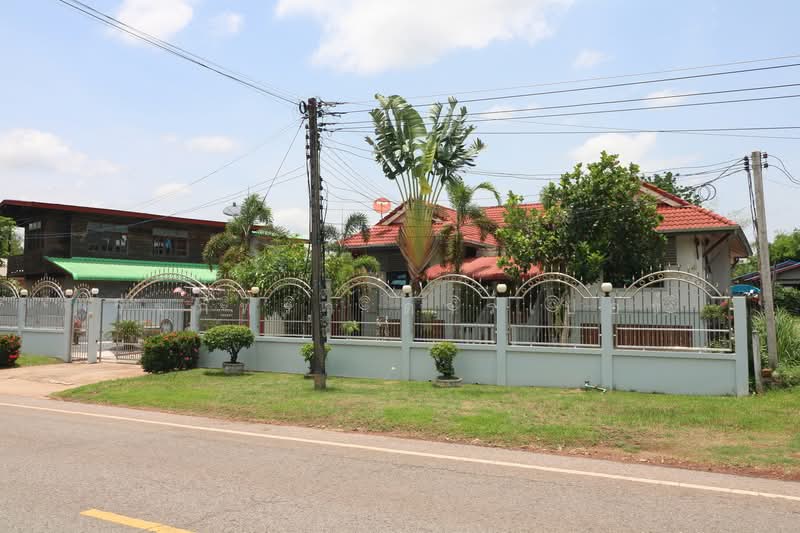 ขายบ้านเดี่ยวพร้อมสระว่ายน้ำ 3 ห้องนอน สว่างแดนดิน สกลนคร, สกลนคร, บ้านถ่อน, สว่างแดนดิน, สกลนคร, 160 ตร.ม., บ้านเดี่ยว ขาย, โดย วีรภัทรา ดาร์เปอร์, 500476925 - DDproperty.com