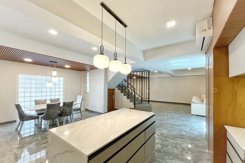 White Mansion Thonglor 25 | Luxury 5-Storey 600 SqM Pet-Friendly House, Bangkok, Khlong Toei, Bangkok, 4 Bedrooms, 600 sqm, Single Detached House For Rent, by Fazwaz (Thailand) Co., Ltd., 500476944 - DDproperty.com