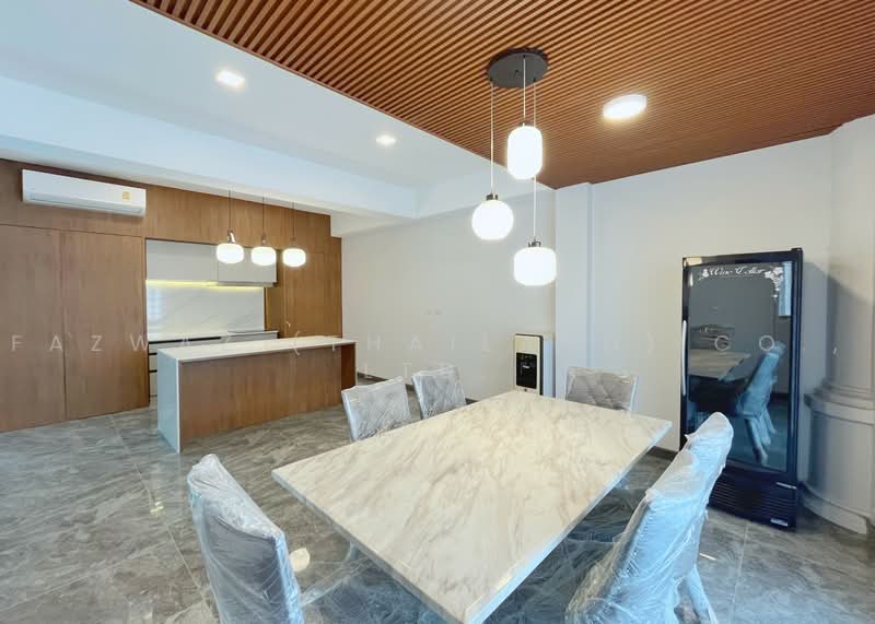 White Mansion Thonglor 25 | Luxury 5-Storey 600 SqM Pet-Friendly House, Bangkok, Khlong Toei, Bangkok, 4 Bedrooms, 600 sqm, Single Detached House For Rent, by Fazwaz (Thailand) Co., Ltd., 500476944 - DDproperty.com
