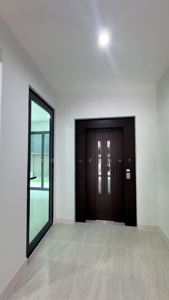 Baan Klang Muang Classe Sukhumvit 77 : บ้านกลางเมือง คลาสเซ่ สุขุมวิท 77, กรุงเทพ, ซอยอ่อนนุช 21, สวนหลวง, สวนหลวง, กรุงเทพ, 259 ตร.ม., ทาวน์เฮ้าส์ ขาย, โดย มาสสิณี ธนธัญนพรัตน์, 500476953 - DDproperty.com