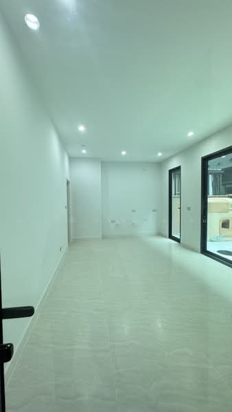 Baan Klang Muang Classe Sukhumvit 77 : บ้านกลางเมือง คลาสเซ่ สุขุมวิท 77, กรุงเทพ, ซอยอ่อนนุช 21, สวนหลวง, สวนหลวง, กรุงเทพ, 259 ตร.ม., ทาวน์เฮ้าส์ ขาย, โดย มาสสิณี ธนธัญนพรัตน์, 500476953 - DDproperty.com