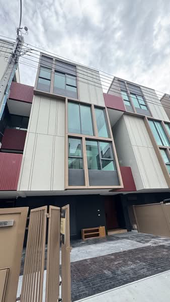 Baan Klang Muang Classe Sukhumvit 77 : บ้านกลางเมือง คลาสเซ่ สุขุมวิท 77, กรุงเทพ, ซอยอ่อนนุช 21, สวนหลวง, สวนหลวง, กรุงเทพ, 259 ตร.ม., ทาวน์เฮ้าส์ ขาย, โดย มาสสิณี ธนธัญนพรัตน์, 500476953 - DDproperty.com