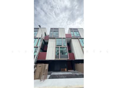 ขาย - Baan Klang Muang Classe Sukhumvit 77 : บ้านกลางเมือง คลาสเซ่ สุขุมวิท 77, กรุงเทพ
