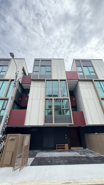 Baan Klang Muang Classe Sukhumvit 77 : บ้านกลางเมือง คลาสเซ่ สุขุมวิท 77, กรุงเทพ, ซอยอ่อนนุช 21, สวนหลวง, สวนหลวง, กรุงเทพ, 259 ตร.ม., ทาวน์เฮ้าส์ ขาย, โดย มาสสิณี ธนธัญนพรัตน์, 500476953 - DDproperty.com