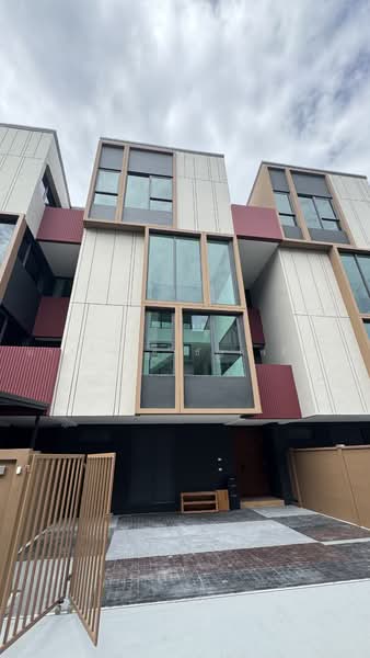 Baan Klang Muang Classe Sukhumvit 77 : บ้านกลางเมือง คลาสเซ่ สุขุมวิท 77, กรุงเทพ, ซอยอ่อนนุช 21, สวนหลวง, สวนหลวง, กรุงเทพ, 259 ตร.ม., ทาวน์เฮ้าส์ ขาย, โดย มาสสิณี ธนธัญนพรัตน์, 500476953 - DDproperty.com