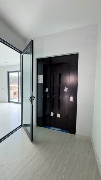 Baan Klang Muang Classe Sukhumvit 77, Bangkok, Soi On Nut 21, Suan Luang, Suan Luang, Bangkok, 3 Bedrooms, 259 sqm, Townhouse For Sale, by มาสสิณี ธนธัญนพรัตน์, 500476953 - DDproperty.com