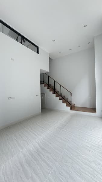Baan Klang Muang Classe Sukhumvit 77, Bangkok, Soi On Nut 21, Suan Luang, Suan Luang, Bangkok, 3 Bedrooms, 259 sqm, Townhouse For Sale, by มาสสิณี ธนธัญนพรัตน์, 500476953 - DDproperty.com