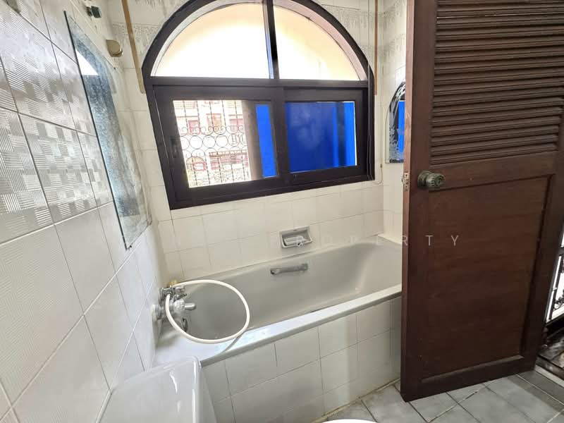Pin Jaran Villa, Bangkok, จรัญสนิทวงศ์, Arun Amarin, Bangkok Noi, Bangkok, 4 Bedrooms, 280 sqm, Townhouse For Rent, by Connex Property, 500476973 - DDproperty.com