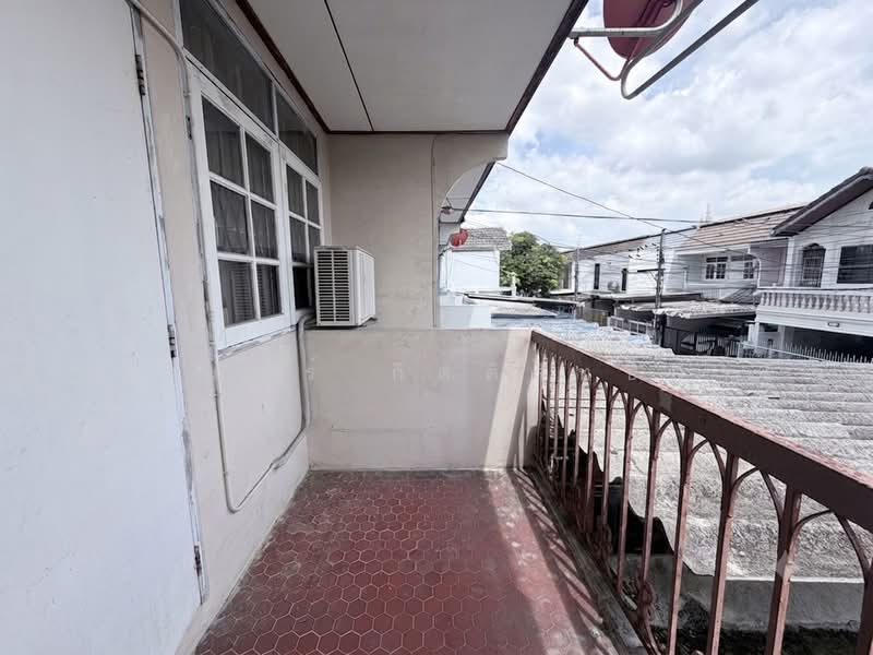 ลาดพร้าว, Bangkok, Lat Phrao, Bangkok, 2 Bedrooms, 120 sqm, Townhouse For Sale, by ศริญาภัสร์ กิตติสิทธิ์ภาคิน, 500476985 - DDproperty.com