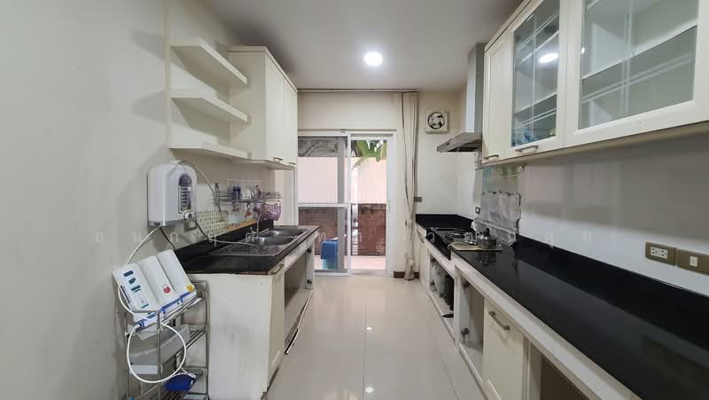 Laddarom Chaiyaphruk-Chaengwattana, Nonthaburi, Chaiyapruek Road, Khlong Phra Udom, Pak Kret, Nonthaburi, 4 Bedrooms, 310 sqm, Single Detached House For Rent, by ธนกฤต ทาธิวัฒน์กุล, 500477000 - DDproperty.com