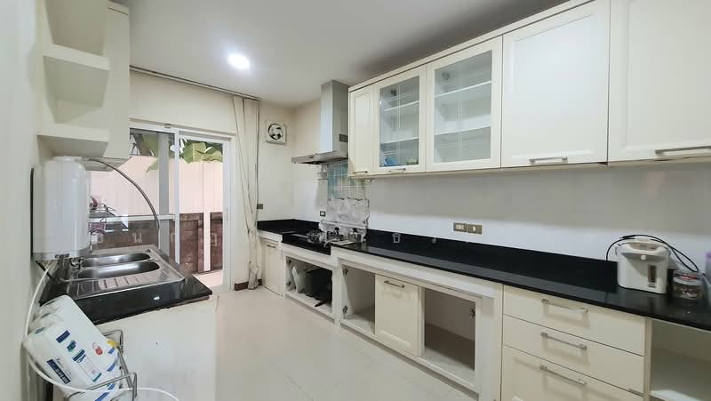Laddarom Chaiyaphruk-Chaengwattana, Nonthaburi, Chaiyapruek Road, Khlong Phra Udom, Pak Kret, Nonthaburi, 4 Bedrooms, 310 sqm, Single Detached House For Rent, by ธนกฤต ทาธิวัฒน์กุล, 500477000 - DDproperty.com