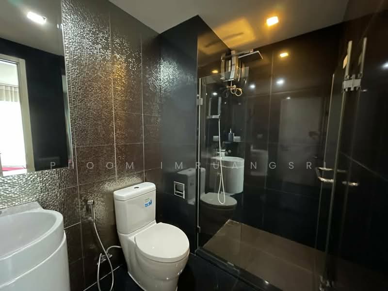 Rhythm Sukhumvit 36-38, Bangkok, 55 Soi Sukhumvit 36, Sukhumvit Road, Phra Kanong, Khlong Toei, Bangkok, 2 Bedrooms, 56 sqm, Condo For Rent, by Phoom Imruangsri, 500477010 - DDproperty.com