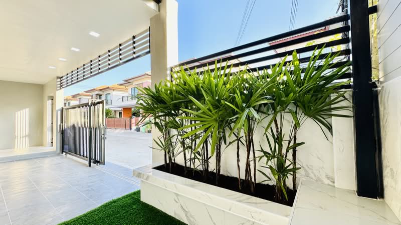 Baan Fah Piyarom Premier Park Phase 10, Pathum Thani, Bung Kham Proi, Lam Luk Ka, Pathum Thani, 3 Bedrooms, 268 sqm, Single Detached House For Sale, by Jintana Ongsurakul, 500477057 - DDproperty.com