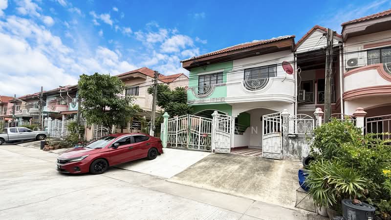 Rungkit Villa 9 Romklao 58, Bangkok, Khlong Sam Prawet, Lat Krabang, Bangkok, 2 Bedrooms, 120 sqm, Townhouse For Sale, by Ponwimol Wipanarapai, 500477138 - DDproperty.com