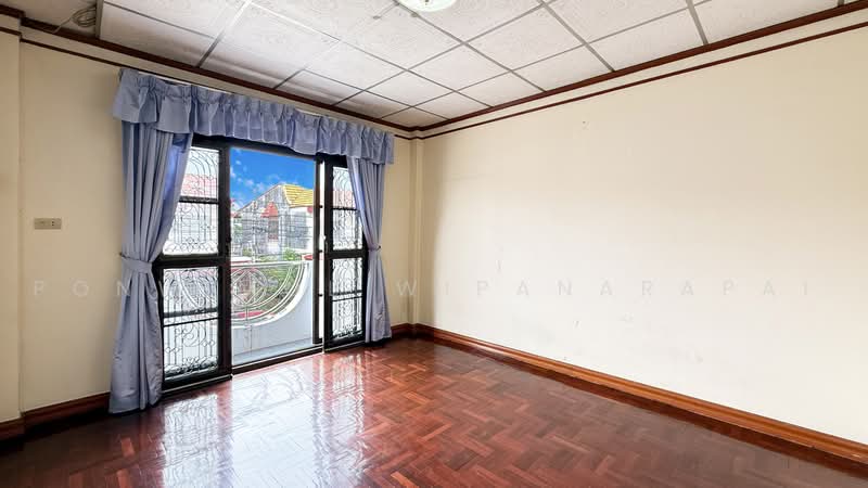 Rungkit Villa 9 Romklao 58, Bangkok, Khlong Sam Prawet, Lat Krabang, Bangkok, 2 Bedrooms, 120 sqm, Townhouse For Sale, by Ponwimol Wipanarapai, 500477138 - DDproperty.com