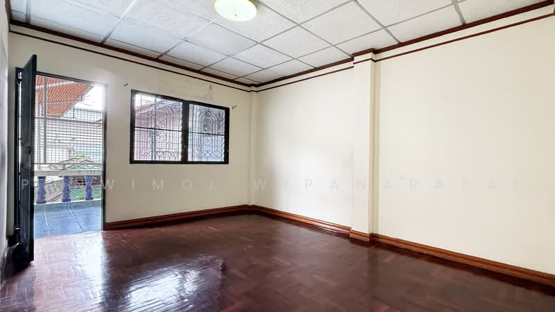 Rungkit Villa 9 Romklao 58, Bangkok, Khlong Sam Prawet, Lat Krabang, Bangkok, 2 Bedrooms, 120 sqm, Townhouse For Sale, by Ponwimol Wipanarapai, 500477138 - DDproperty.com