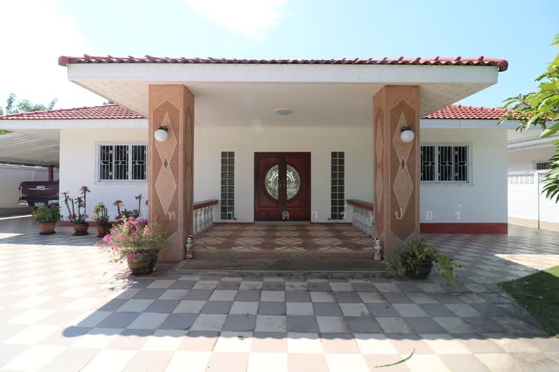 บ้านหรูริมทะเลสาบ 4 ห้องนอน 5 ห้องน้ำ บ้านตาด อุดร, อุดรธานี, บ้านตาด, เมืองอุดรธานี, อุดรธานี, 299 ตร.ม., บ้านเดี่ยว ขาย, โดย วีรภัทรา ดาร์เปอร์, 500477141 - DDproperty.com