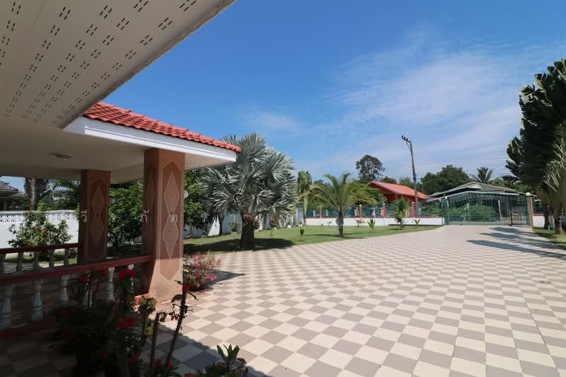 Luxury 4BR 5BA Lakeside Home for Sale Ban Tat, Udon Thani, Ban Tat, Muang Udon Thani, Udon Thani, 4 Bedrooms, 299 sqm, Single Detached House For Sale, by วีรภัทรา ดาร์เปอร์, 500477141 - DDproperty.com