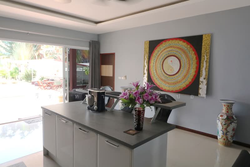 บ้านหรูริมทะเลสาบ 4 ห้องนอน 5 ห้องน้ำ บ้านตาด อุดร, อุดรธานี, บ้านตาด, เมืองอุดรธานี, อุดรธานี, 299 ตร.ม., บ้านเดี่ยว ขาย, โดย วีรภัทรา ดาร์เปอร์, 500477141 - DDproperty.com