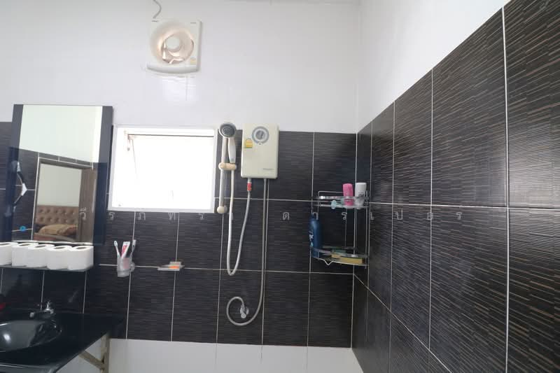 Luxury 4BR 5BA Lakeside Home for Sale Ban Tat, Udon Thani, Ban Tat, Muang Udon Thani, Udon Thani, 4 Bedrooms, 299 sqm, Single Detached House For Sale, by วีรภัทรา ดาร์เปอร์, 500477141 - DDproperty.com