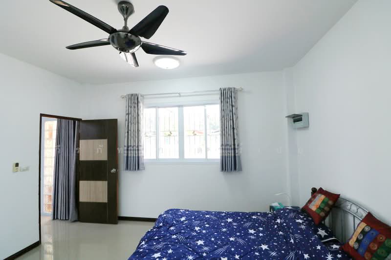บ้านหรูริมทะเลสาบ 4 ห้องนอน 5 ห้องน้ำ บ้านตาด อุดร, อุดรธานี, บ้านตาด, เมืองอุดรธานี, อุดรธานี, 299 ตร.ม., บ้านเดี่ยว ขาย, โดย วีรภัทรา ดาร์เปอร์, 500477141 - DDproperty.com