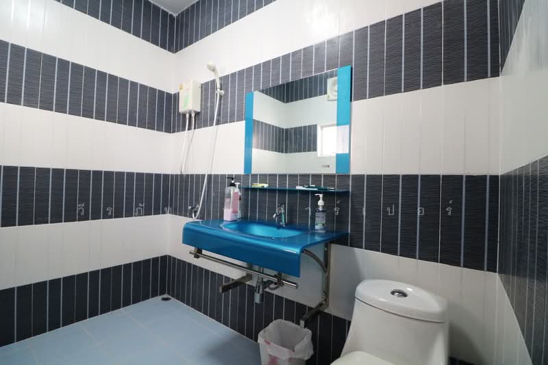 บ้านหรูริมทะเลสาบ 4 ห้องนอน 5 ห้องน้ำ บ้านตาด อุดร, อุดรธานี, บ้านตาด, เมืองอุดรธานี, อุดรธานี, 299 ตร.ม., บ้านเดี่ยว ขาย, โดย วีรภัทรา ดาร์เปอร์, 500477141 - DDproperty.com