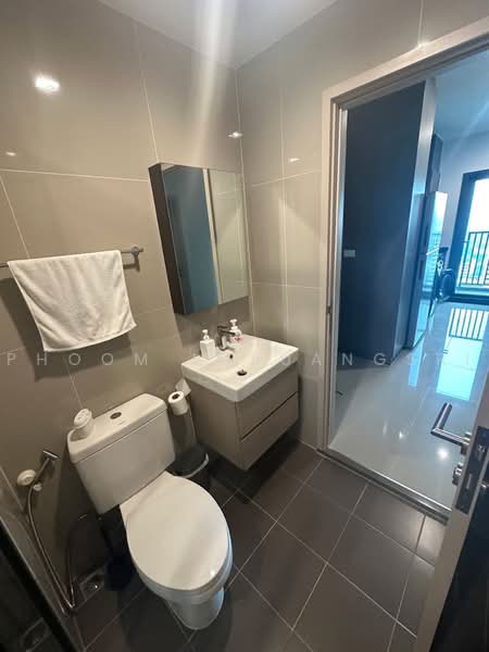 The Base Phetchaburi-Thonglor, Bangkok, Phetchaburi Rd, Bang Kapi, Huai Khwang, Bangkok, 2 Bedrooms, 46 sqm, Condo For Rent, by Phoom Imruangsri, 500477157 - DDproperty.com