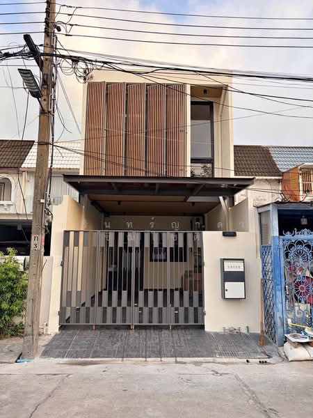 Townhouse Pridi Banomyong 42, Bangkok, Sukhumvit 71, Khlong Tan Nua, Watthana, Bangkok, 3 Bedrooms, 190 sqm, Townhouse For Rent, by ปรินทร์ญาดา ชิณโชติ, 500477279 - DDproperty.com