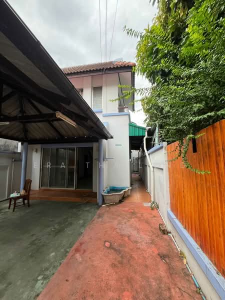 Poonsinh Thani 3, Bangkok, Rat Phatthana Road, Khlong Song Ton Nun, Lat Krabang, Bangkok, 2 Bedrooms, 110 sqm, Townhouse For Sale, by ERA Thailand, 500477293 - DDproperty.com