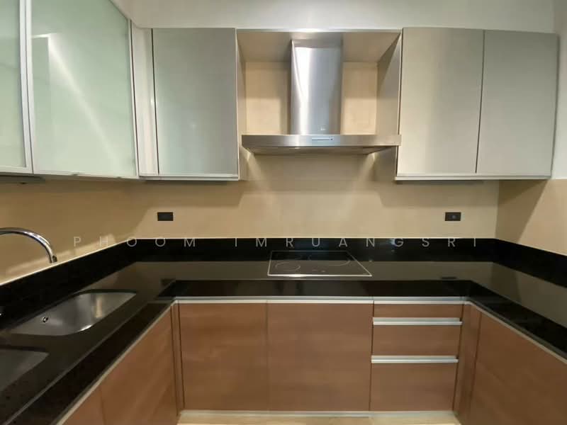 Domus 18, Bangkok, Soi Sukhumvit 18, Khlong Toei, Bangkok, 3 Bedrooms, 250 sqm, Condo For Rent, by Phoom Imruangsri, 500477339 - DDproperty.com