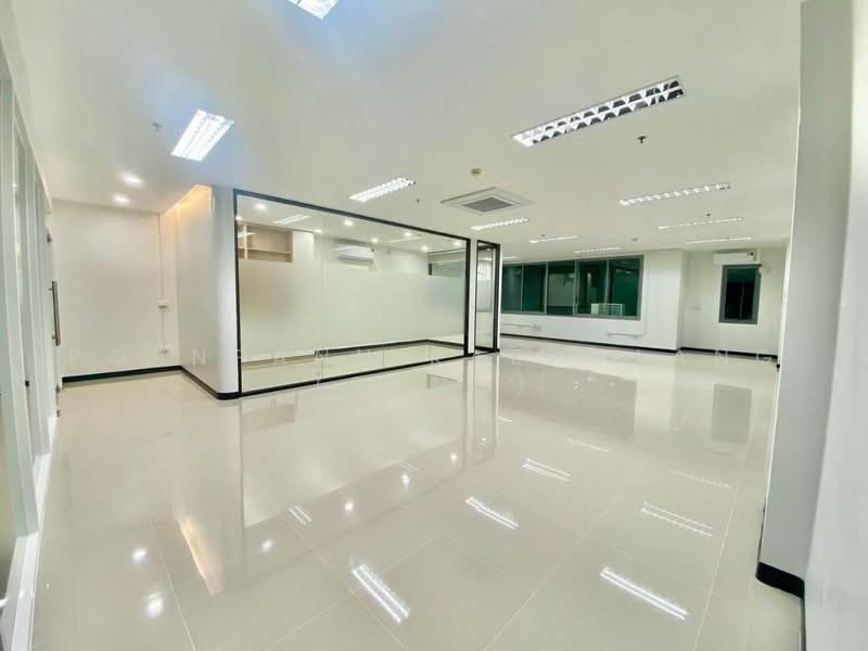 ให้เช่าออฟฟิศ พระราม 4 - สุขุมวิท 42 พื้นที่ 92 ตร.ม. ห้องโปร่งโล่ง BTS เอกมัย, กรุงเทพ, พระโขนง, คลองเตย, กรุงเทพ, 92 ตร.ม., สำนักงาน ให้เช่า, โดย Pornpann Kaewplang (Sand), 500477422 - DDproperty.com