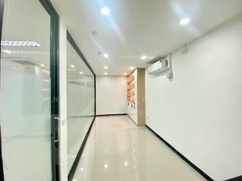 Office for Rent Rama 4 - Sukhumvit 42 | 92 sq.m. | Open & Airy Layout | BTS Ekkamai, Bangkok, Phra Kanong, Khlong Toei, Bangkok, , 92 sqm, Office Space For Rent, by Pornpann Kaewplang (Sand), 500477422 - DDproperty.com