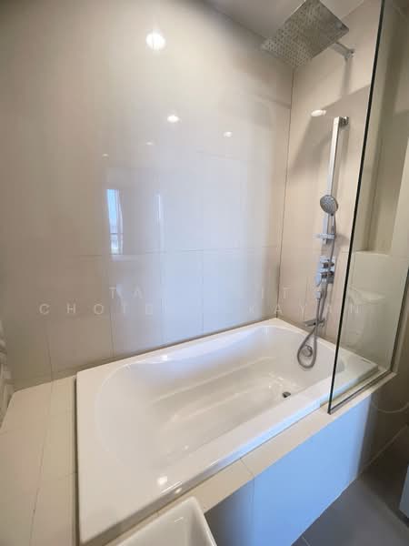 Oka Haus Sukhumvit 36, Bangkok, 3399 Rama 4 Road, Khong Tan, Khlong Toei, Bangkok, 1 Bedroom, 35 sqm, Condo For Rent, by Tanakrit Chotbuddkayan, 500477448 - DDproperty.com