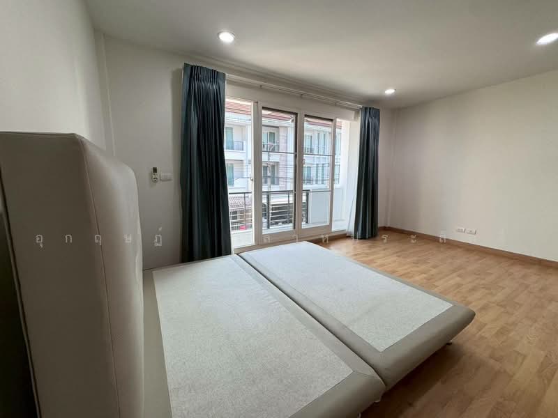 Baan Klang Muang S-Sense Rama 9-Ladprao, Bangkok, Soi Ladprao 84, Ladprao Road, Wang Thonglang, Bangkok, 3 Bedrooms, 167 sqm, Townhouse For Sale, by Aukrit Laohaprasit, 500477458 - DDproperty.com