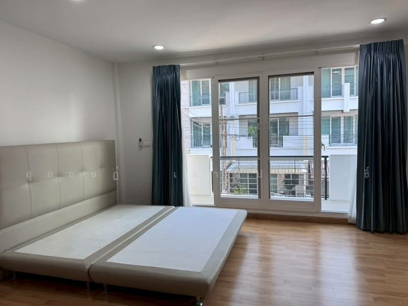 Baan Klang Muang S-Sense Rama 9-Ladprao, Bangkok, Soi Ladprao 84, Ladprao Road, Wang Thonglang, Bangkok, 3 Bedrooms, 167 sqm, Townhouse For Sale, by Aukrit Laohaprasit, 500477458 - DDproperty.com