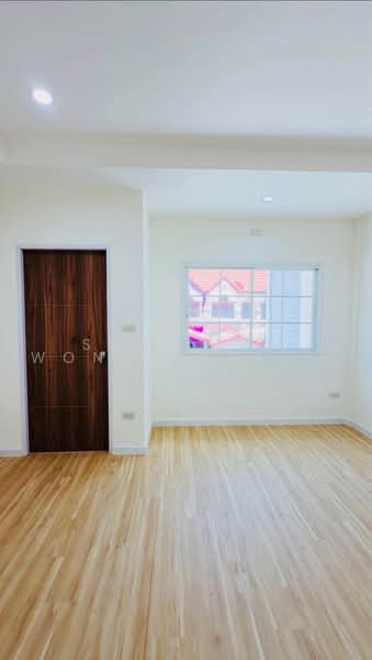 Baan Chatklao Villa, Bangkok, Khlong Kum, Bueng Kum, Bangkok, 2 Bedrooms, 93 sqm, Townhouse For Sale, by Supitcha Wongisaraseri, 500477464 - DDproperty.com