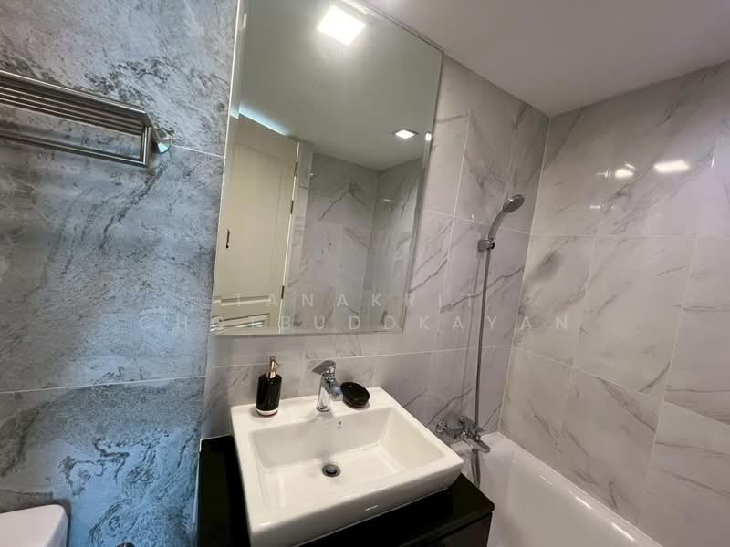 Bless Residence Ekkamai, Bangkok, Sukhumvit 71, Khlong Tan Nua, Watthana, Bangkok, 1 Bedroom, 32 sqm, Condo For Rent, by Tanakrit Chotbuddkayan, 500477519 - DDproperty.com