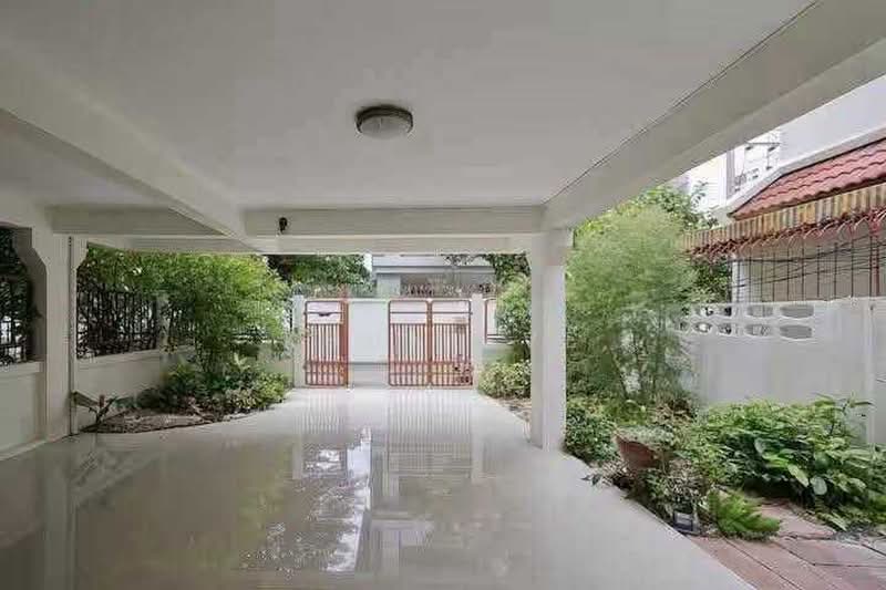 Detached house for rent Prime location in Sukhumvit Phromphong ( SPSEVE2218 ), Bangkok, สุขุมวิท31, Khlong Tan Nua, Watthana, Bangkok, 5 Bedrooms, 350 sqm, Single Detached House For Rent, by Khun EVE, 500477525 - DDproperty.com