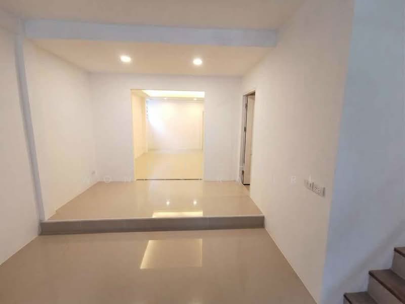 3-BR Townhouse, Bangkok, Khlong Kum, Bueng Kum, Bangkok, 3 Bedrooms, 120 sqm, Townhouse For Sale, by Supitcha Wongisaraseri, 500477545 - DDproperty.com