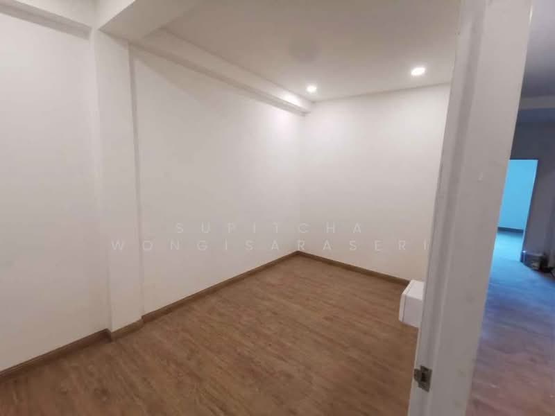 3-BR Townhouse, Bangkok, Khlong Kum, Bueng Kum, Bangkok, 3 Bedrooms, 120 sqm, Townhouse For Sale, by Supitcha Wongisaraseri, 500477545 - DDproperty.com